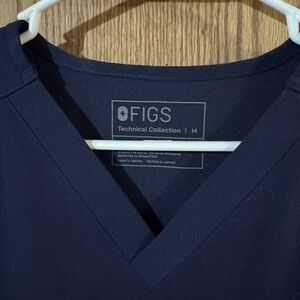 FIGS Men's Navy V-Neck Scrub Top